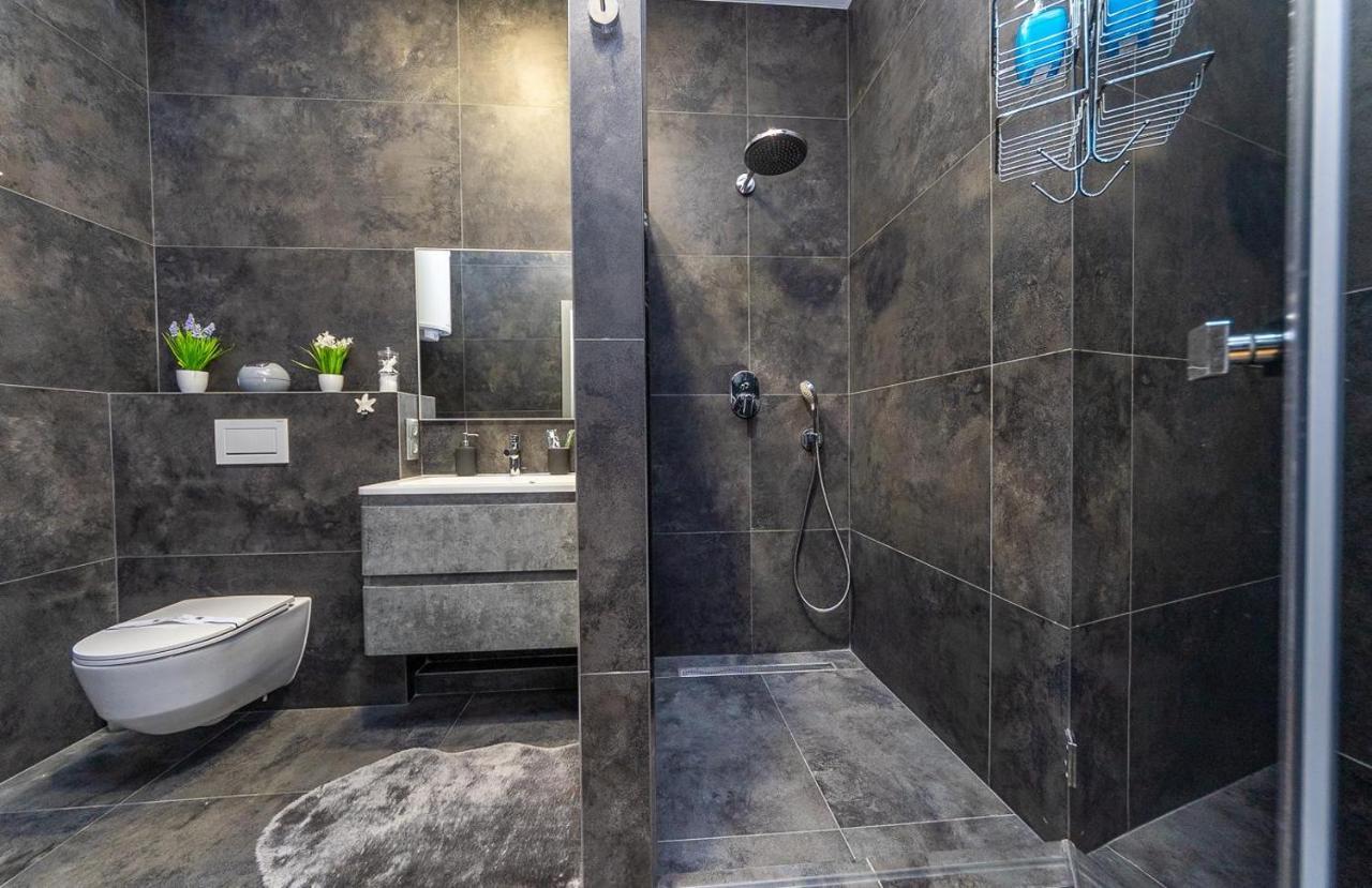 Apartment Luxury Smartplaza Obolon Metro Minskai Kyiv