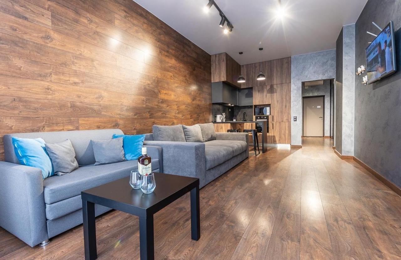 Apartment Luxury Smartplaza Obolon Metro Minskai Kyiv